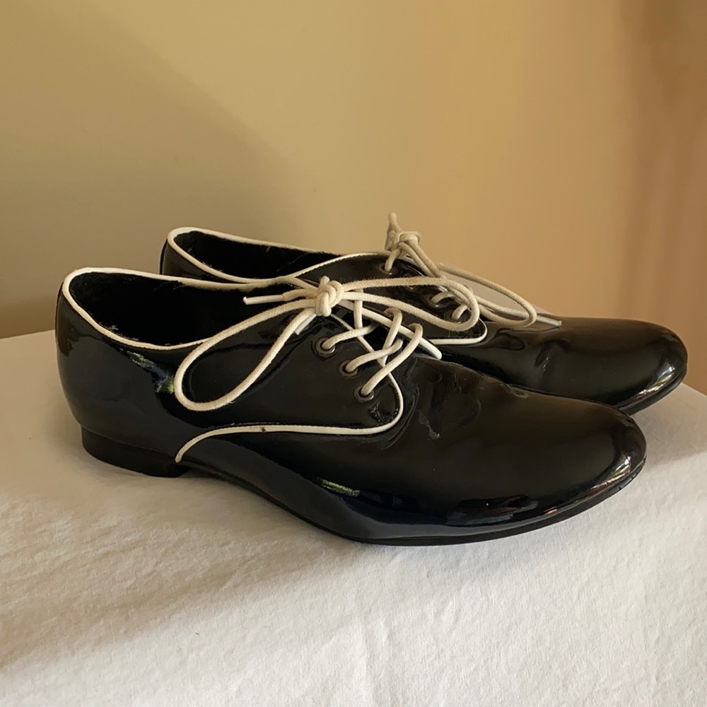 Patent leather flats